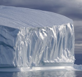 PA-1005-Groenland-Qeqertat, gros iceberg